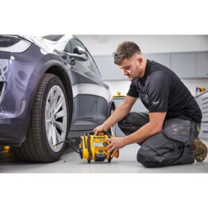 DEWALT 18V XR Inflator