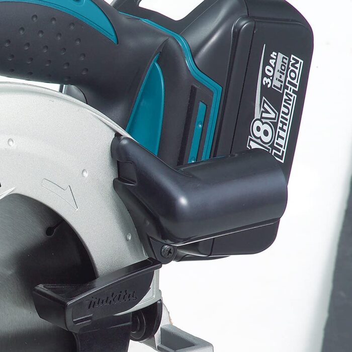 Makita DSS611Z 18V Li-Ion LXT 165mm Circular Saw - Batteries and Charger Not Included Makita DSS611Z 18V Li-Ion LXT 165mm Circular Saw - Batteries and Charger Not Included