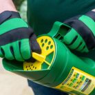 Miracle-Gro Compact Lawn Spreader - for Seeding and Feeding Your Luscious Lawn