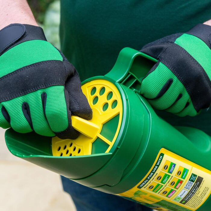 Miracle-Gro Compact Lawn Spreader - for Seeding and Feeding Your Luscious Lawn Miracle-Gro Compact Lawn Spreader - for Seeding and Feeding Your Luscious Lawn
