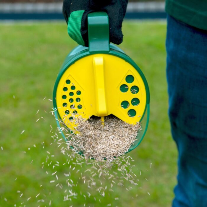Miracle-Gro Compact Lawn Spreader - for Seeding and Feeding Your Luscious Lawn Miracle-Gro Compact Lawn Spreader - for Seeding and Feeding Your Luscious Lawn